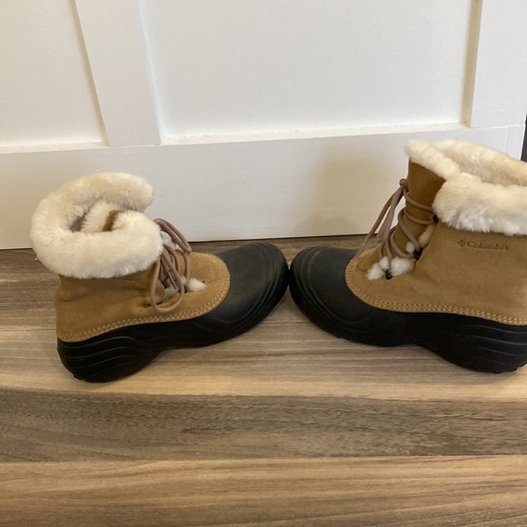 Women’s size 8 like new Columbia Sierra Blizzard boots about 8”tall - Picture 3 of 8